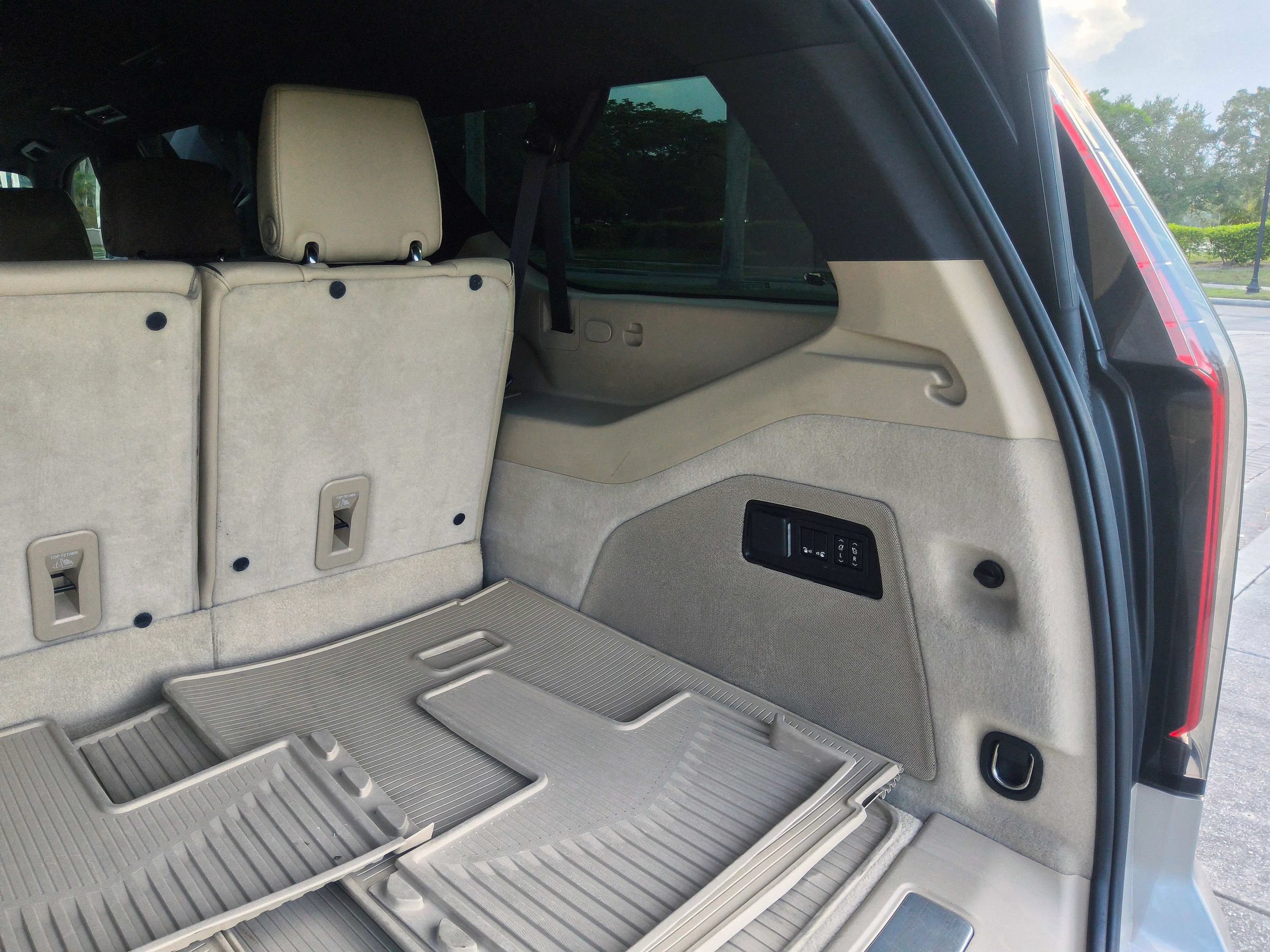 Used 2021 Cadillac Escalade ESV Premium Luxury w/ Performance Package RWD image 53