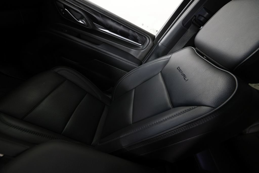 Used 2024 GMC Yukon Denali RWD image 37