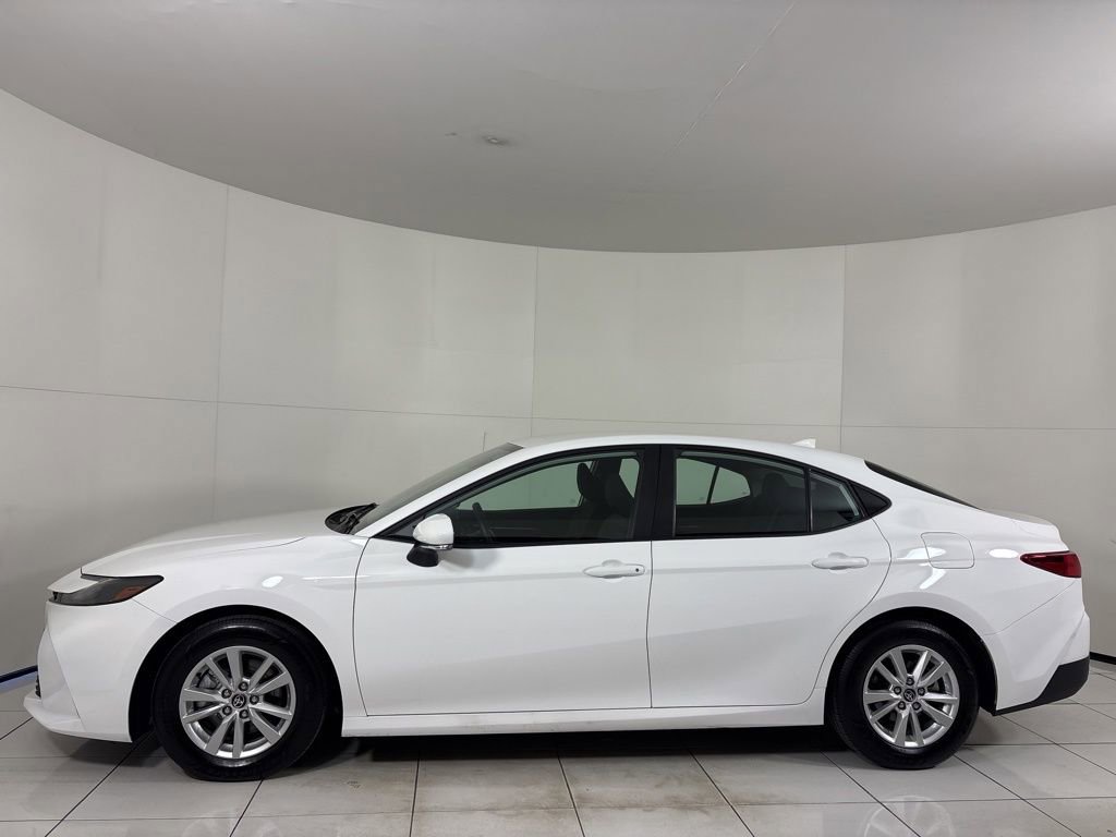 Used 2025 Toyota Camry LE image 2