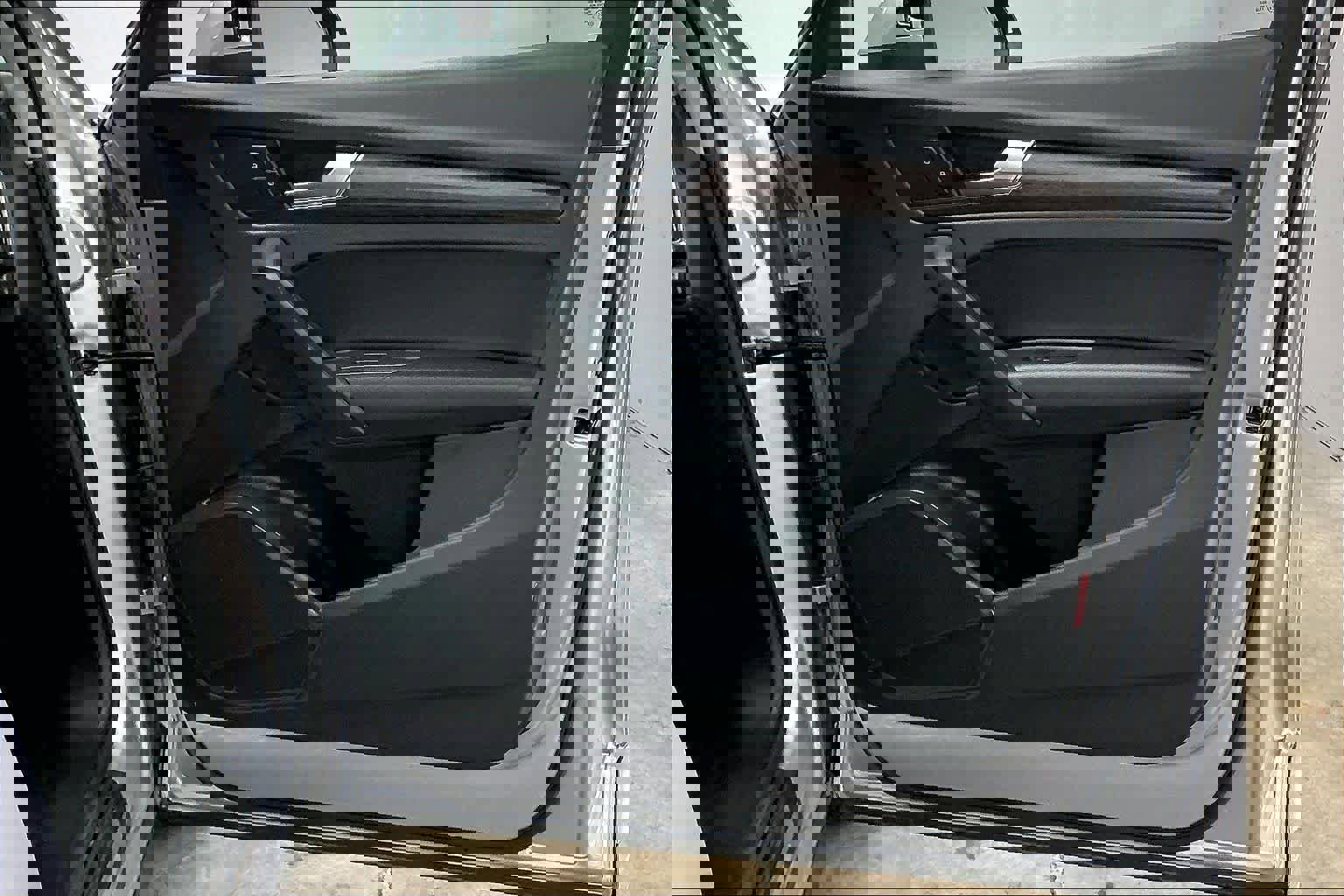 Used 2023 Audi Q5 Premium w/ Convenience Package image 26