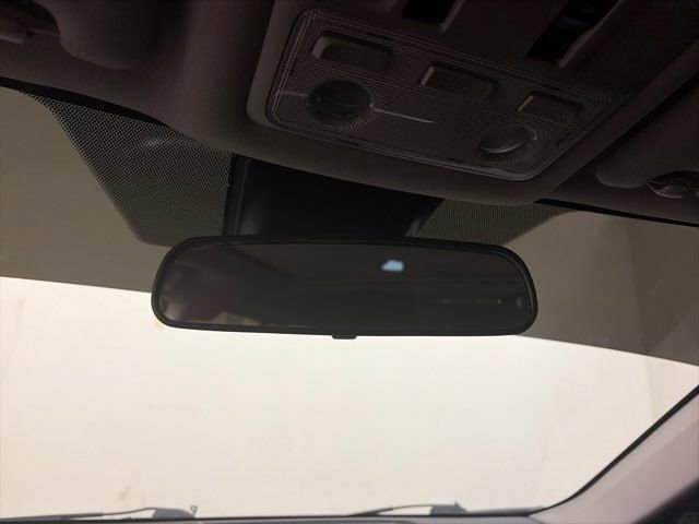 Used 2018 Toyota Corolla SE image 18