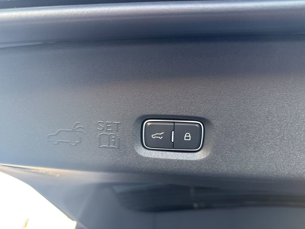 New 2025 Lincoln Navigator L Reserve w/ Jet Appearance Package image 18