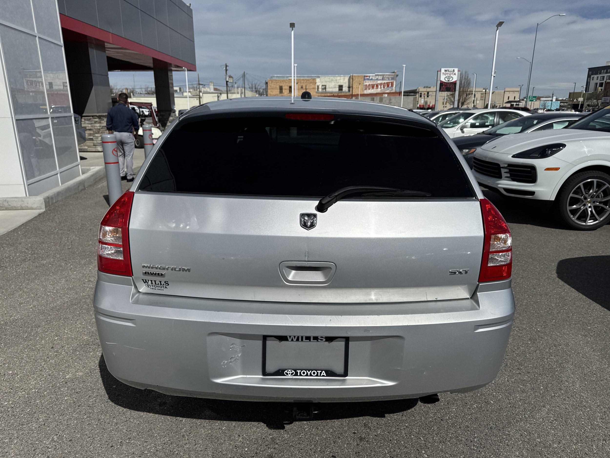 Used 2005 Dodge Magnum SXT w/ Comfort Seating Group AWD/4WD image 7