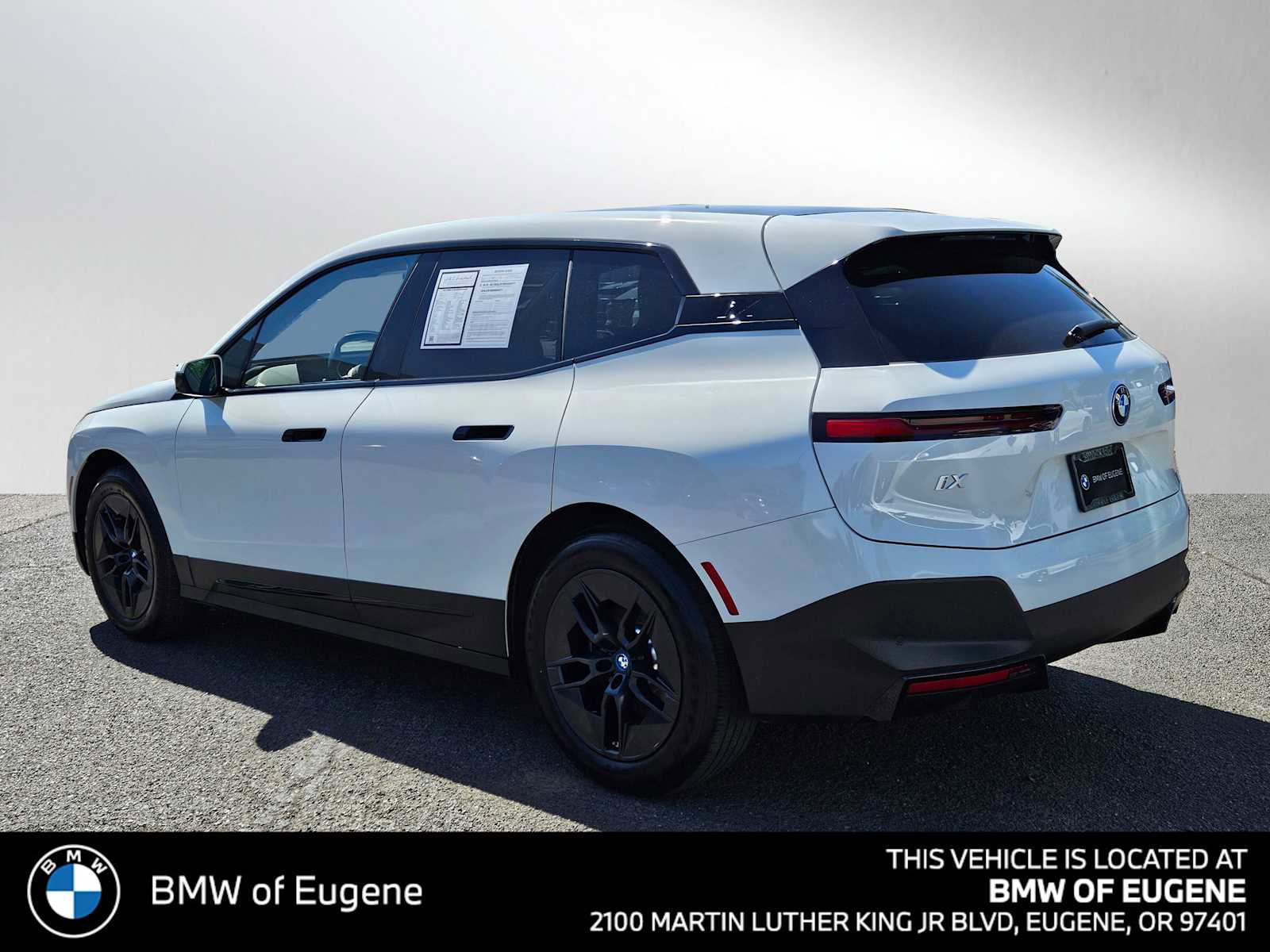 Used 2025 BMW iX xDrive50 image 5