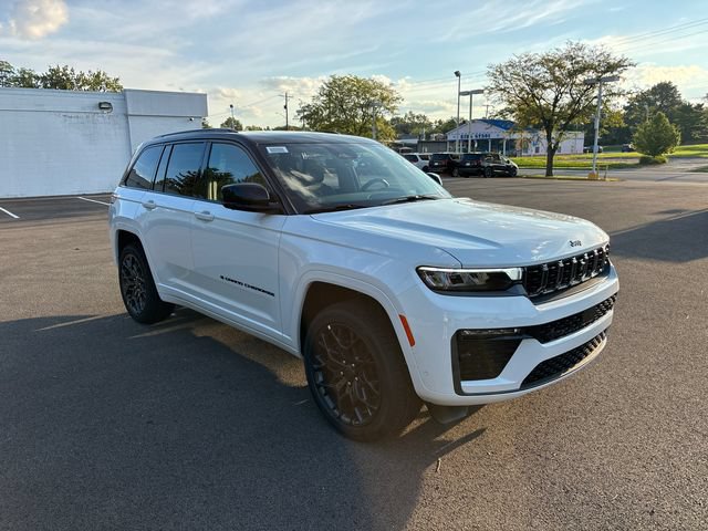 New 2027 Jeep Grand Cherokee Summit AWD/4WD image 2