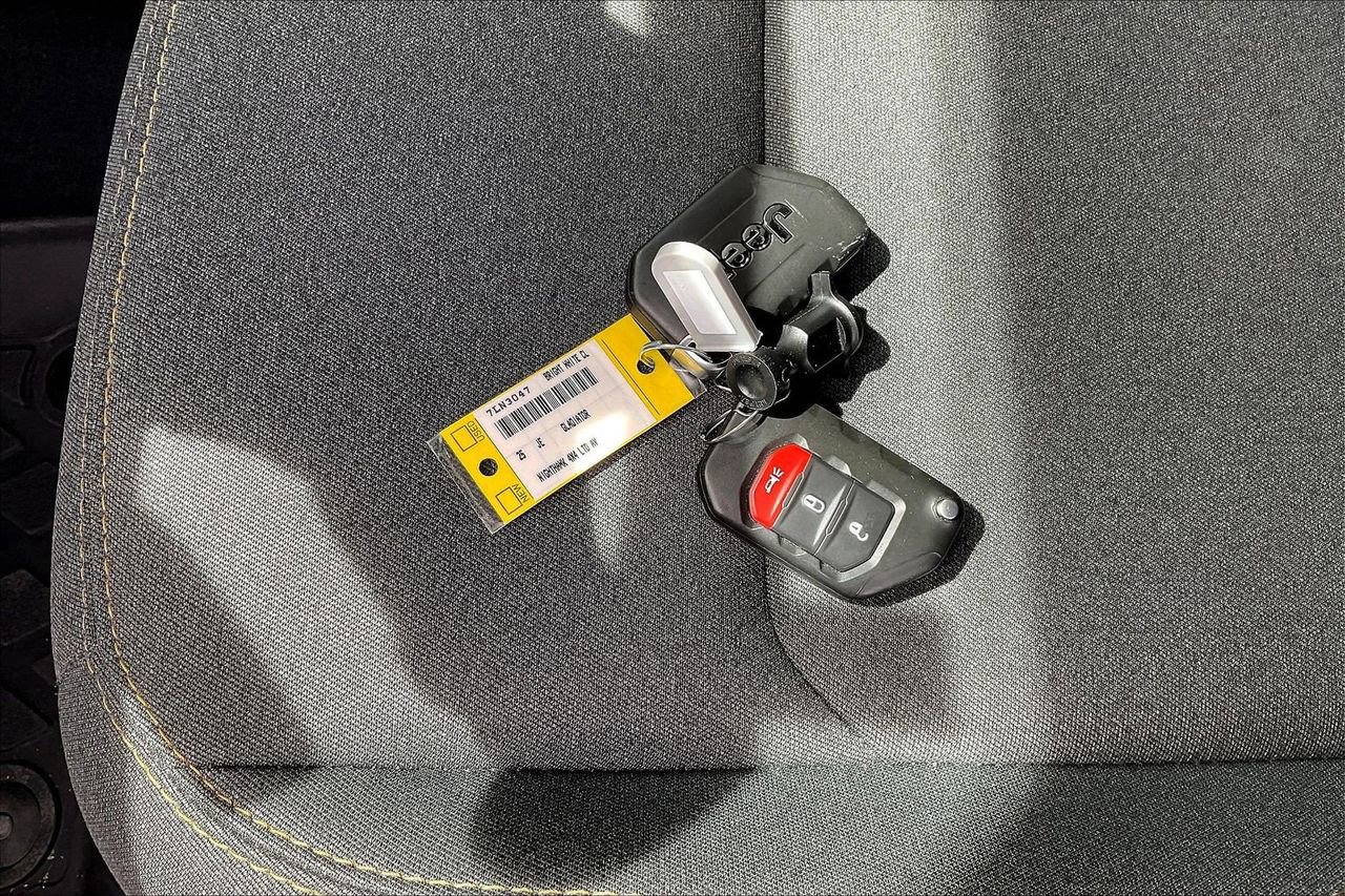 Certified 2025 Jeep Gladiator Sport image 32