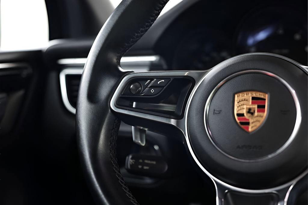 Used 2018 Porsche Macan image 34