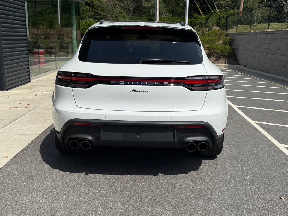 Certified 2026 Porsche Macan AWD/4WD image 6