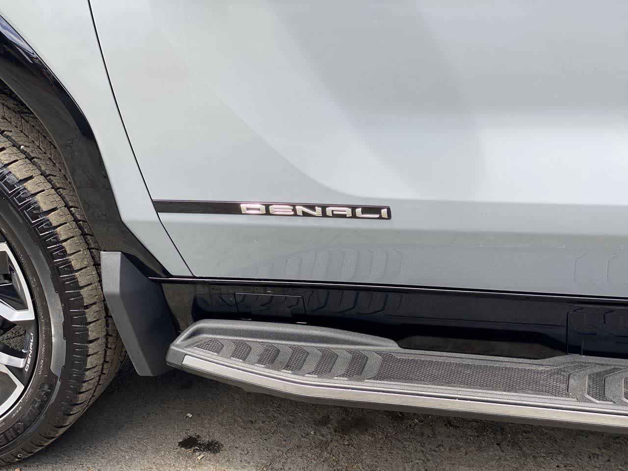 Used 2025 GMC Sierra EV Denali AWD/4WD image 10