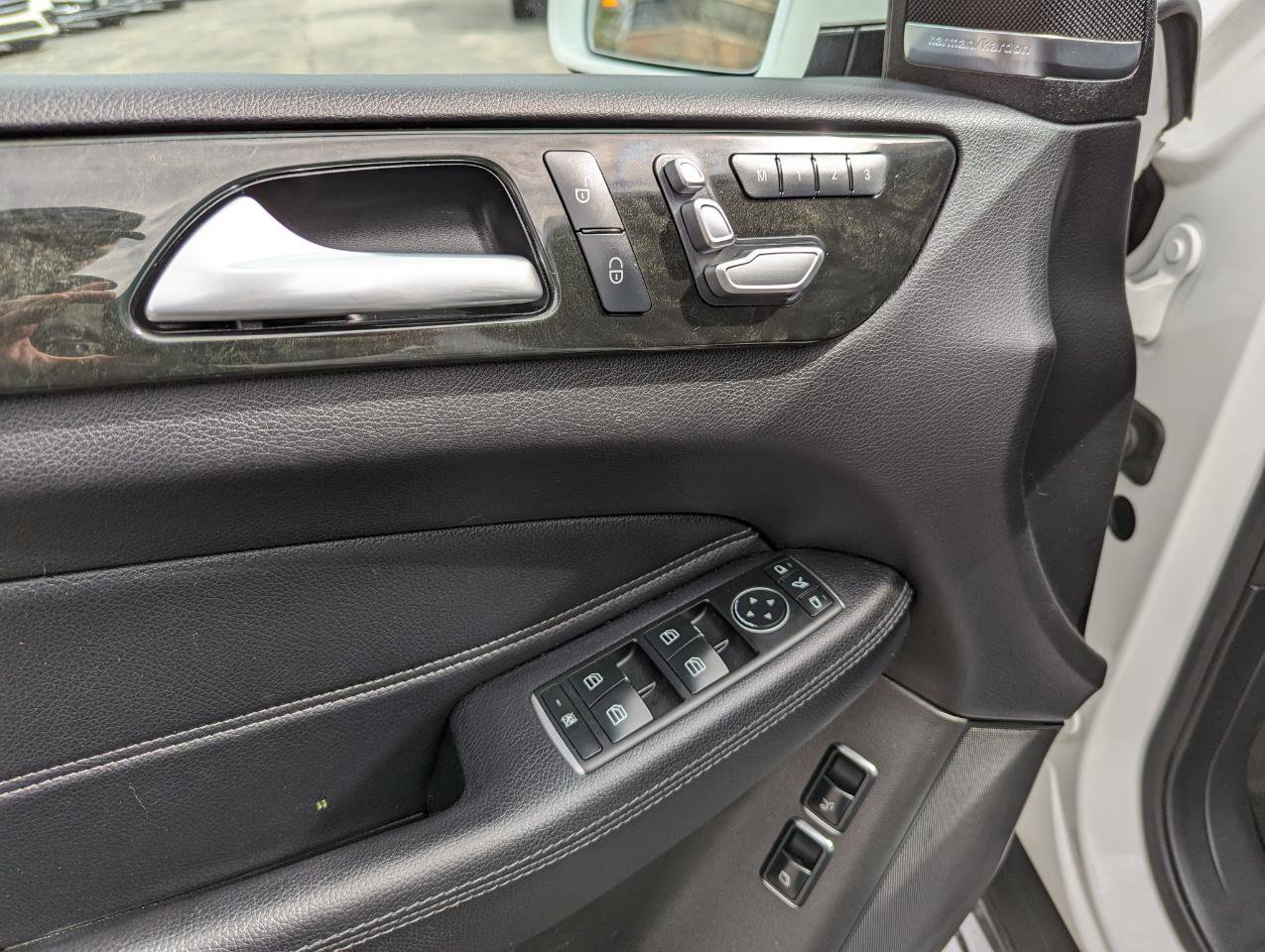 Used 2019 Mercedes-Benz GLS 450 4MATIC image 12