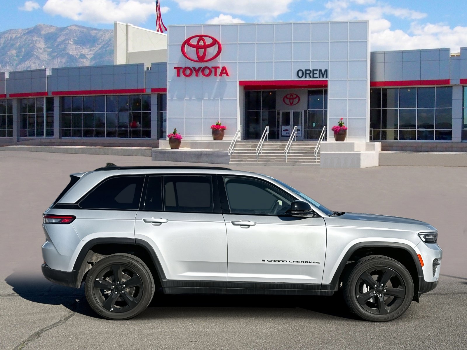 Used 2024 Jeep Grand Cherokee Altitude image 3