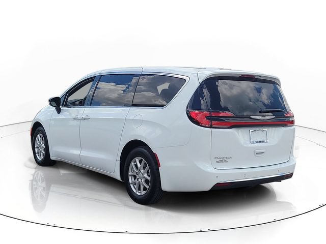 Used 2025 Chrysler Pacifica Select FWD image 7