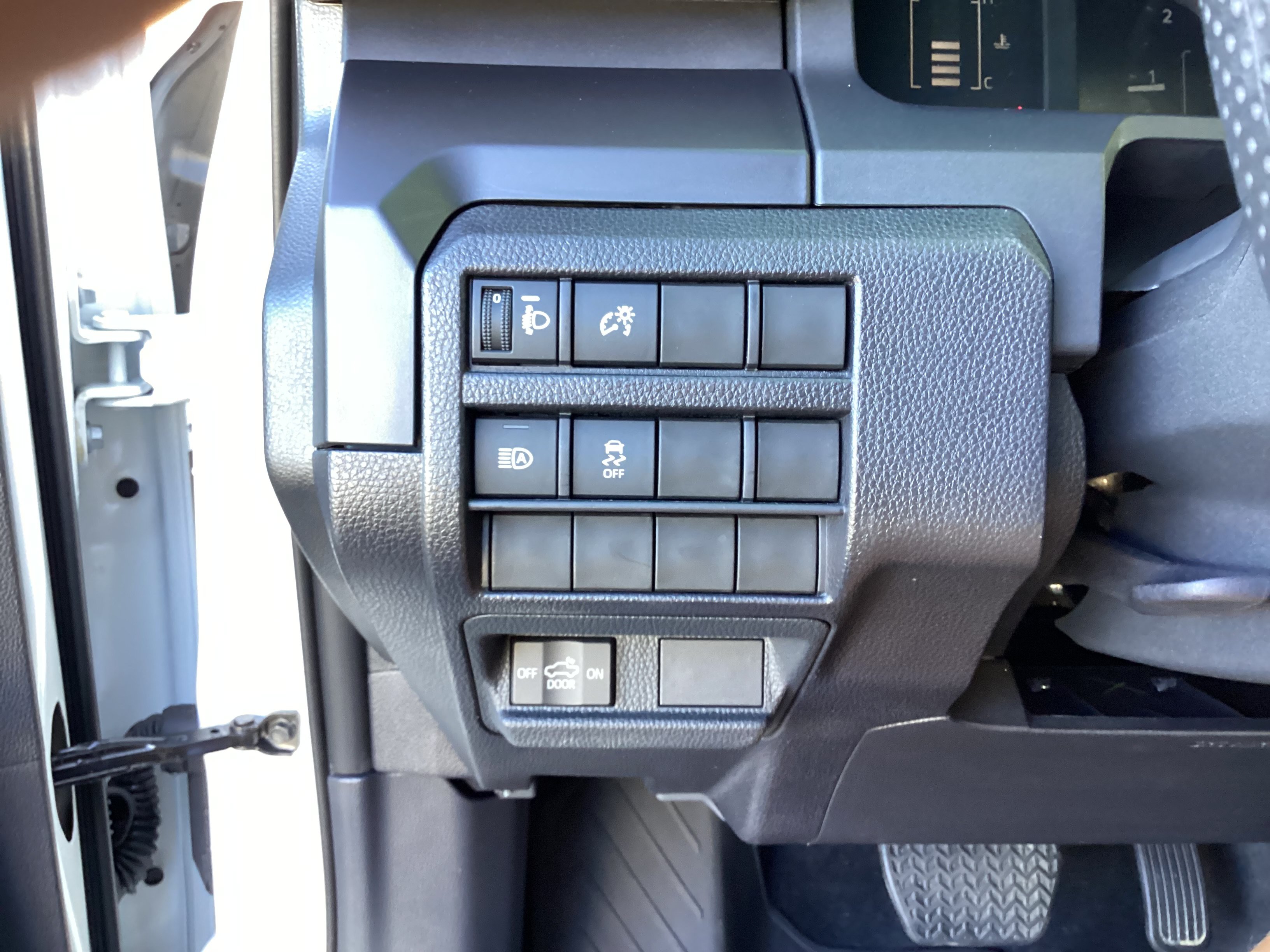 Certified 2025 Toyota Tacoma SR AWD/4WD image 14