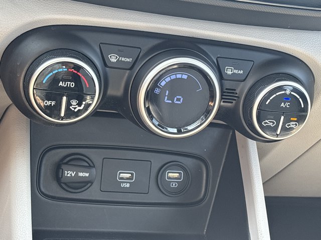 Used 2021 Hyundai Venue SEL FWD image 29