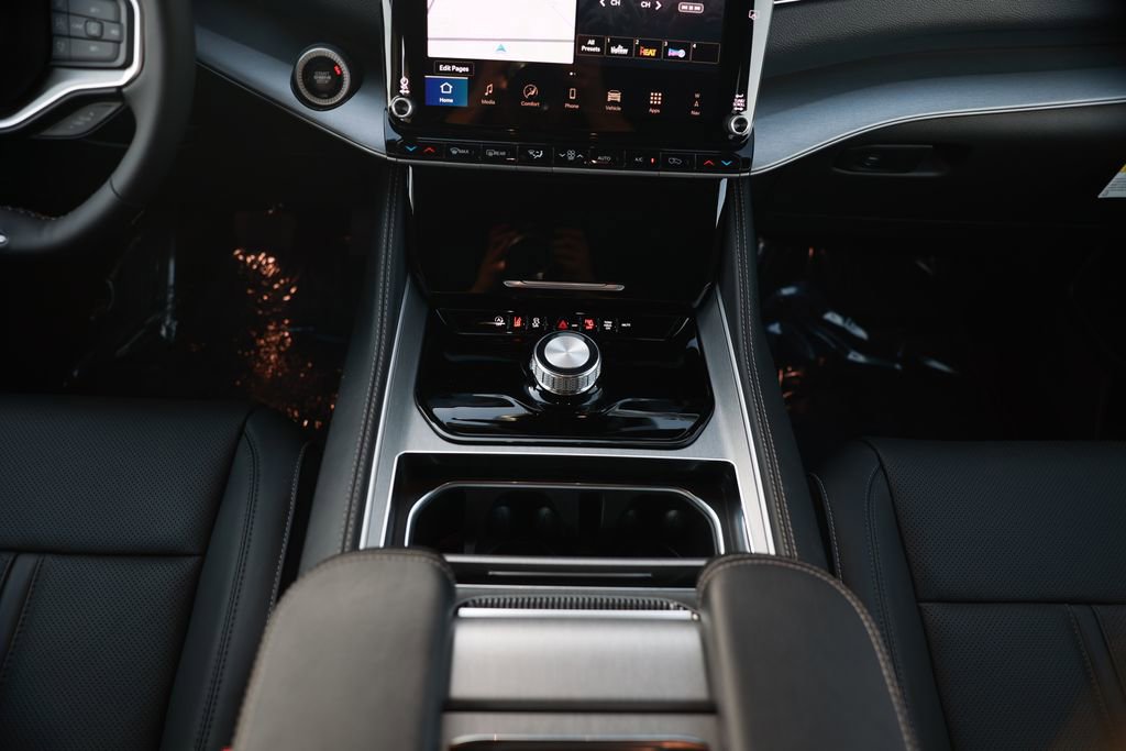 New 2026 Jeep Grand Wagoneer L 2WD image 27