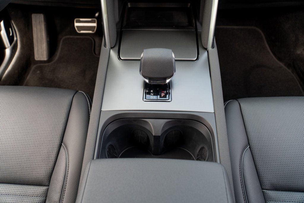 Used 2025 Land Rover Discovery Sport Dynamic SE image 18