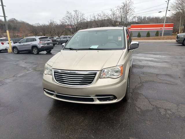 Used 2012 Chrysler Town & Country Limited w/ Luxury Group image 2