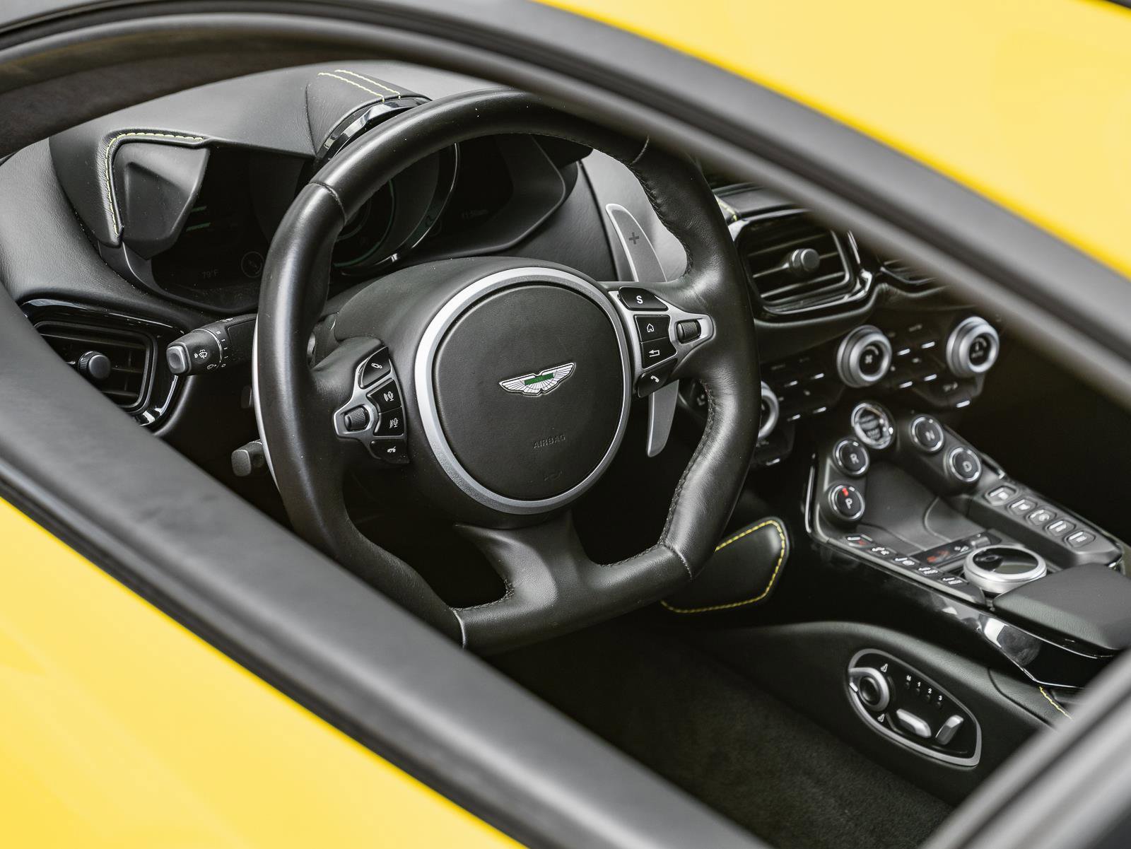 Used 2020 Aston Martin V8 Vantage Coupe image 32