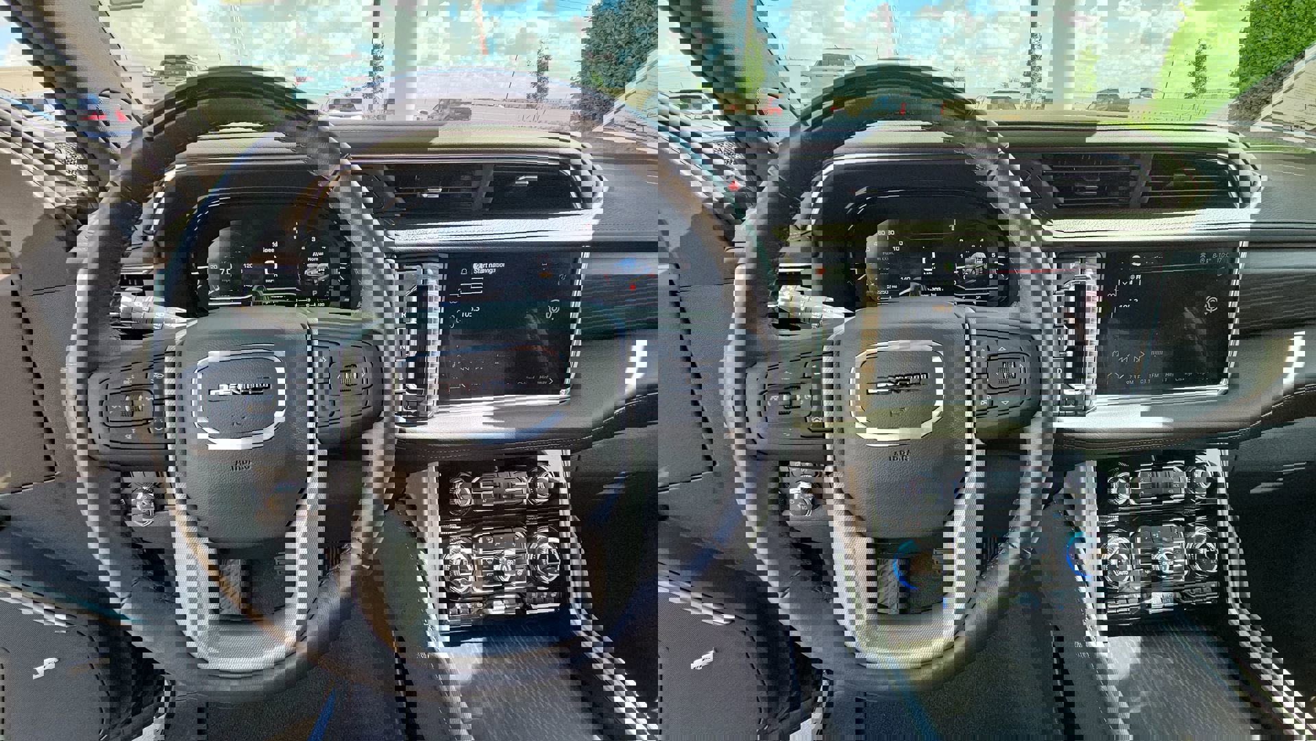 Used 2024 GMC Yukon XL Denali w/ Denali Reserve Package image 12