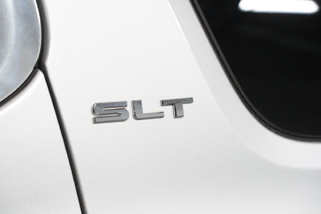 Used 2019 GMC Acadia SLT w/ LPO, Cargo Package FWD image 11