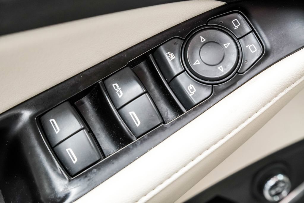 Used 2023 Buick Enclave Avenir w/ Avenir Technology Package AWD/4WD image 46