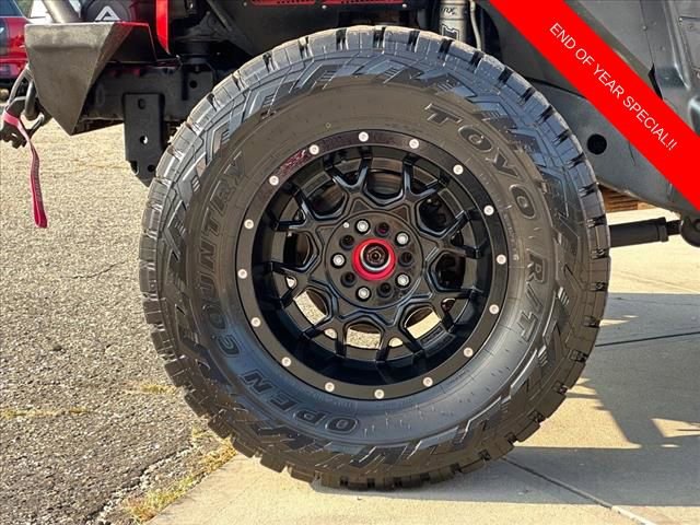 Used 2015 Jeep Wrangler Unlimited Rubicon w/ Connectivity Group image 19