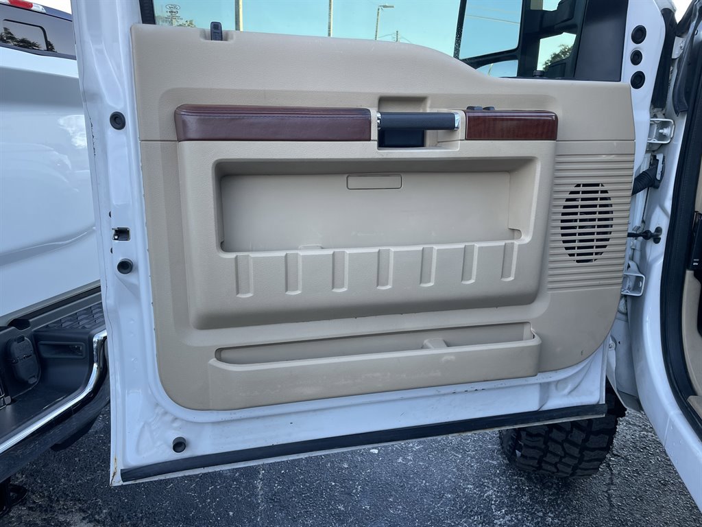 Used 2012 Ford F250 King Ranch w/ King Ranch w/Chrome Pkg image 41