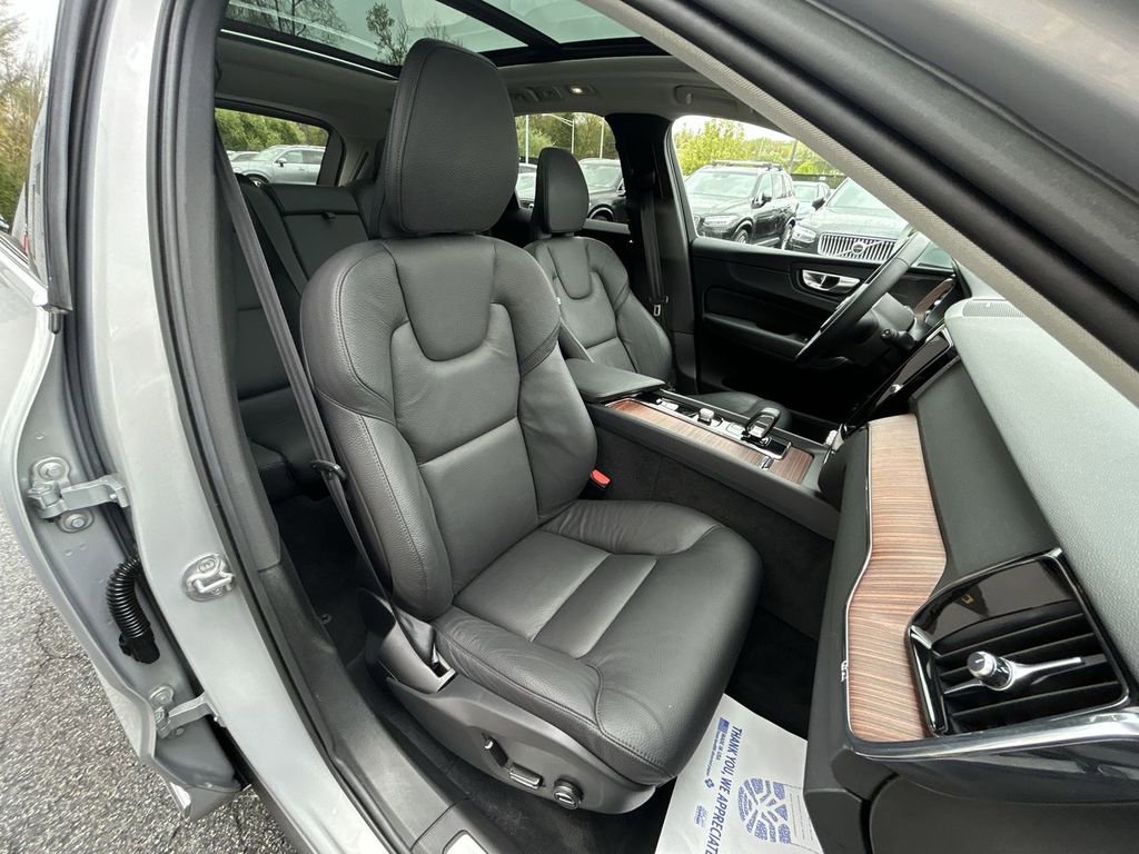 Certified 2023 Volvo XC60 B5 Plus AWD/4WD image 25