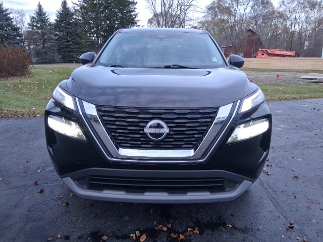 Used 2023 Nissan Rogue S image 2