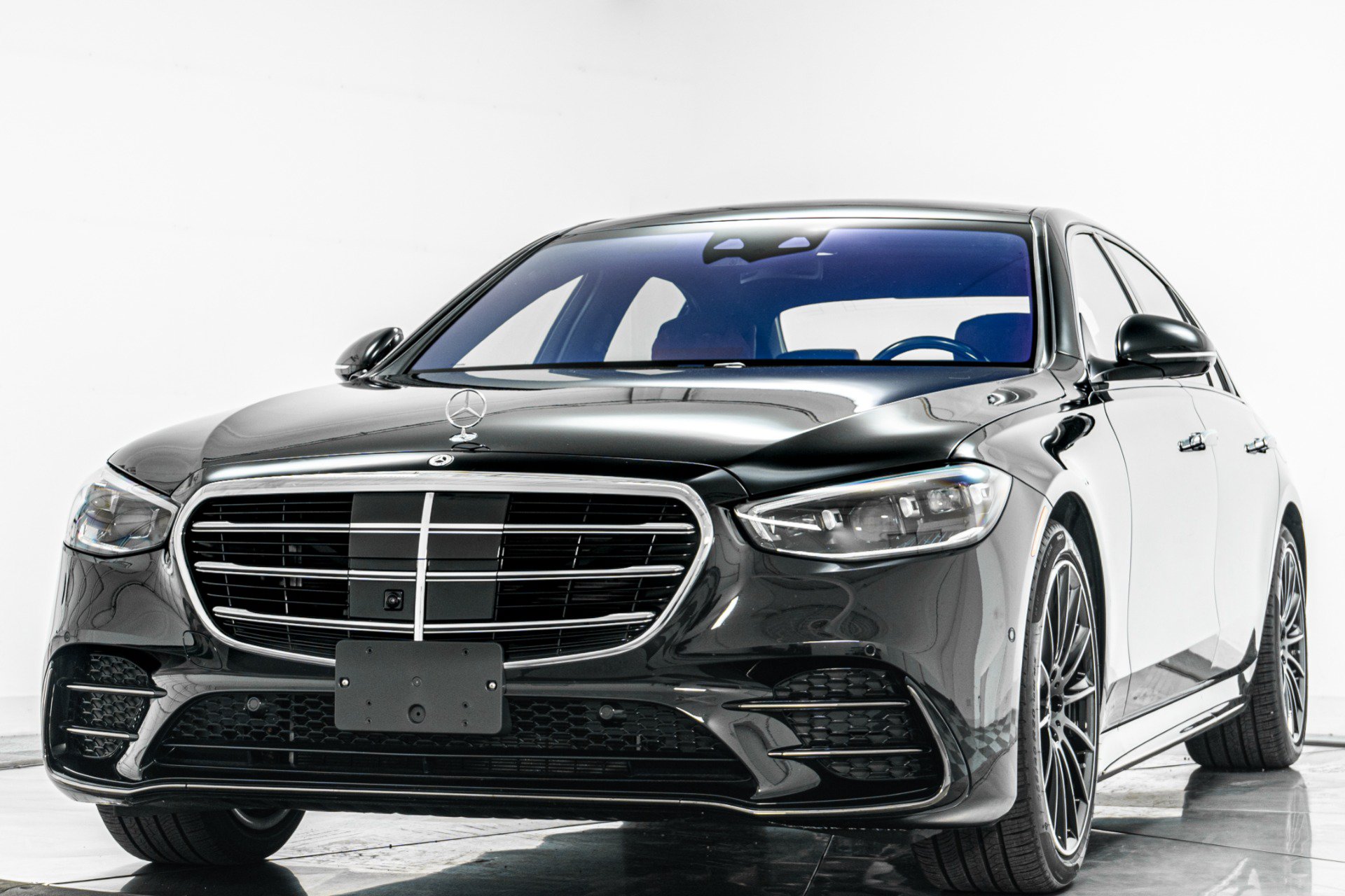 Used 2025 Mercedes-Benz S 580e 4MATIC Sedan image 5