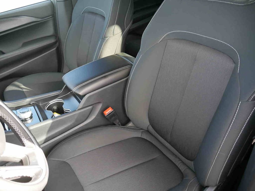 Used 2025 Jeep Grand Cherokee L Laredo w/ Trailer Tow Package image 27