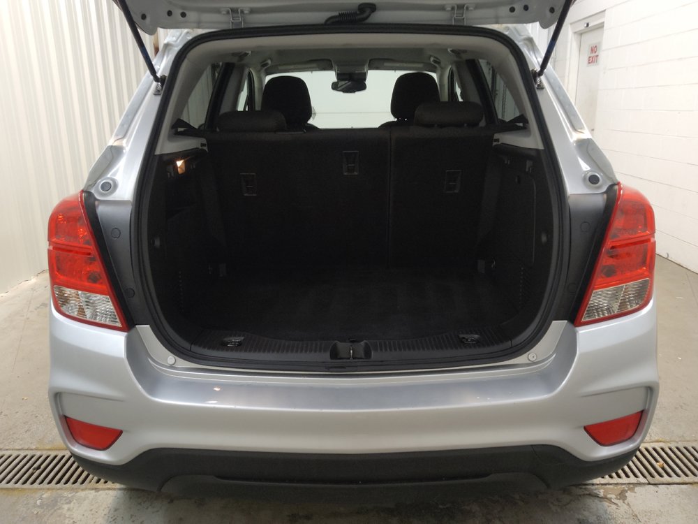Used 2022 Chevrolet Trax LS w/ Tint and Cruise Package AWD/4WD image 29
