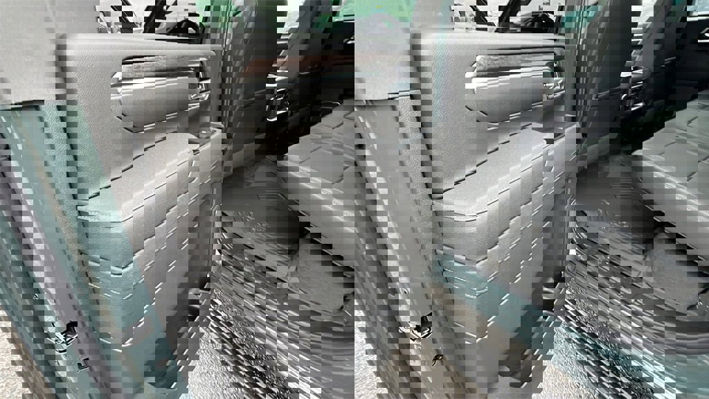 New 2026 Chevrolet Silverado 2500 LTZ w/ LTZ Convenience Package image 17