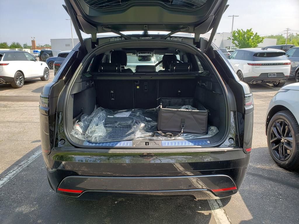 New 2026 Land Rover Range Rover Velar Dynamic SE image 9