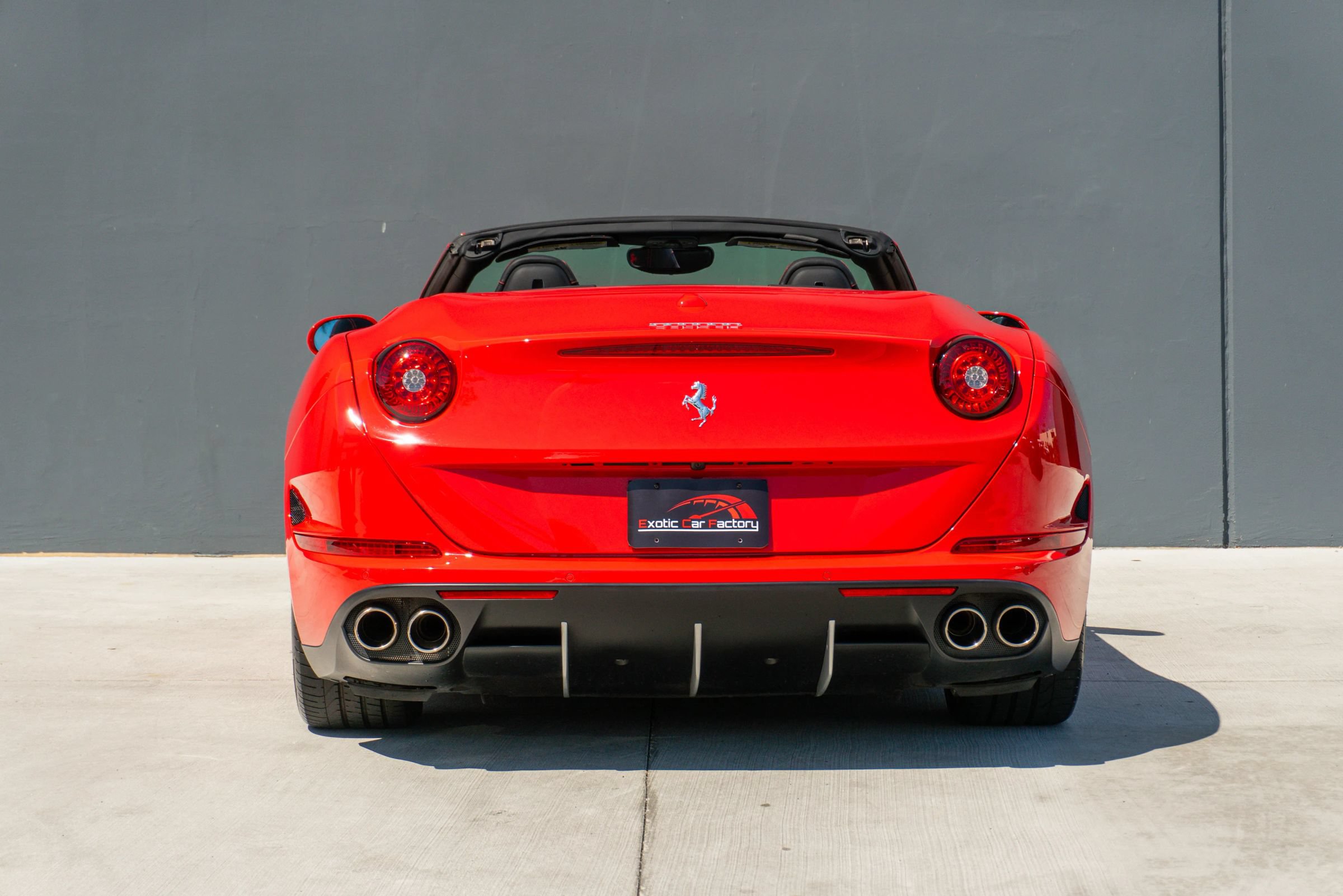Used 2017 Ferrari California T RWD image 9
