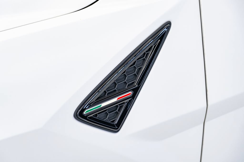 Used 2022 Lamborghini Urus AWD/4WD image 10