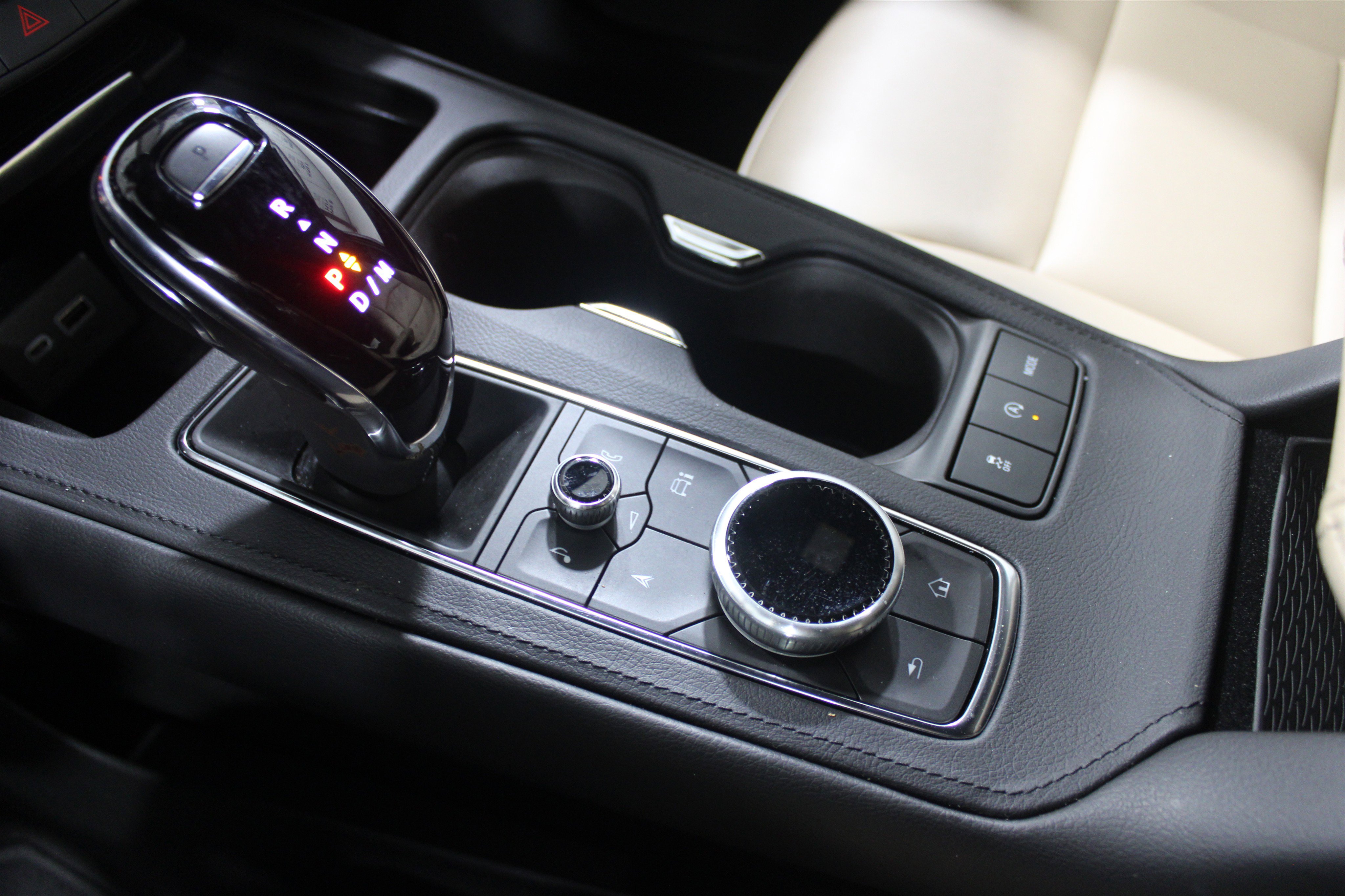 Used 2024 Cadillac XT4 Luxury w/ Cold Weather Package image 17