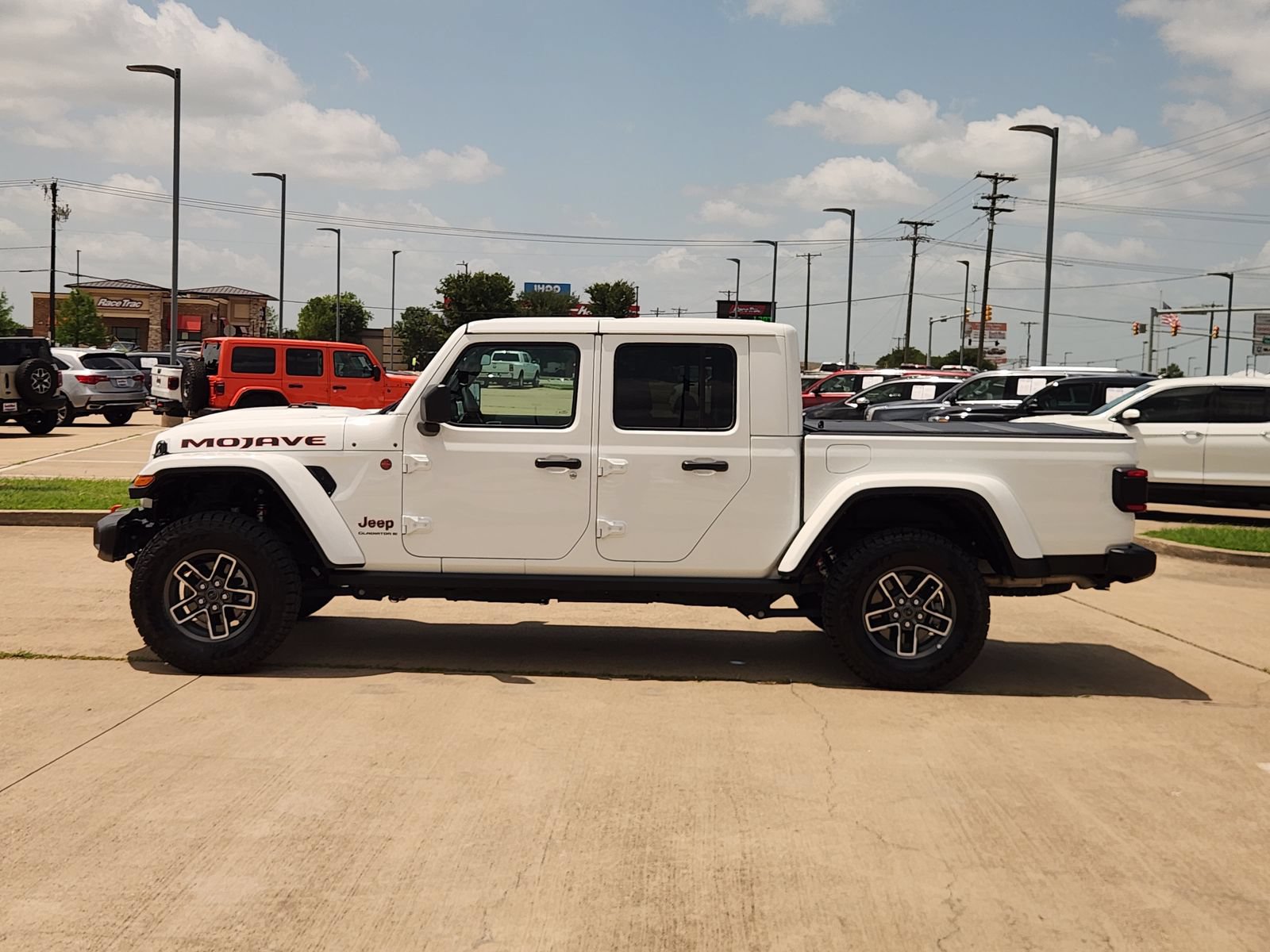 Used 2025 Jeep Gladiator Mojave w/ Convenience Group AWD/4WD image 3