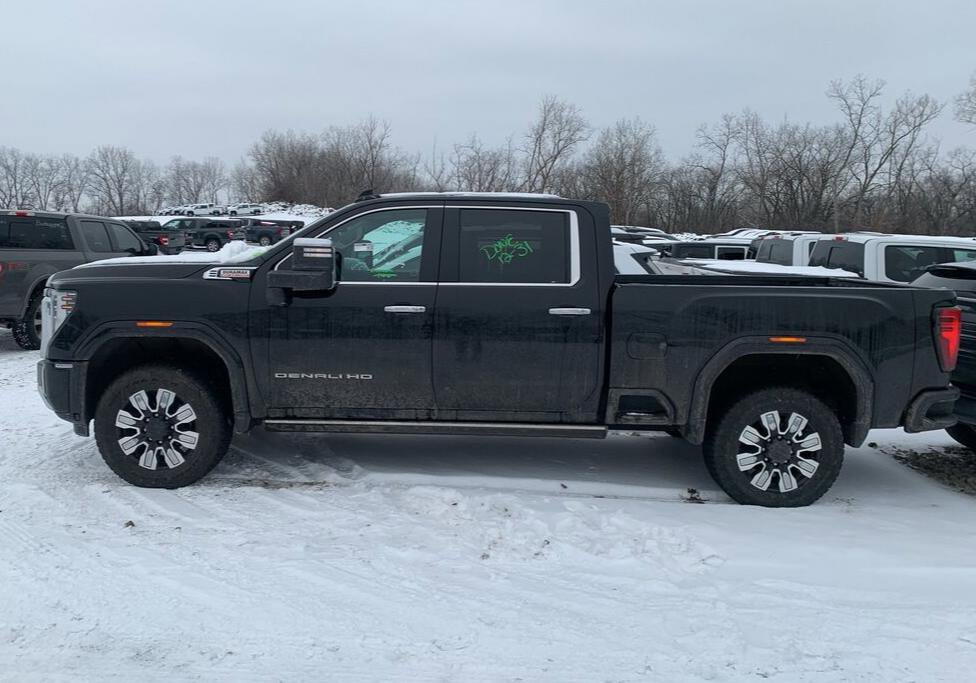 Used 2024 GMC Sierra 2500 Denali w/ Denali Reserve Package image 2