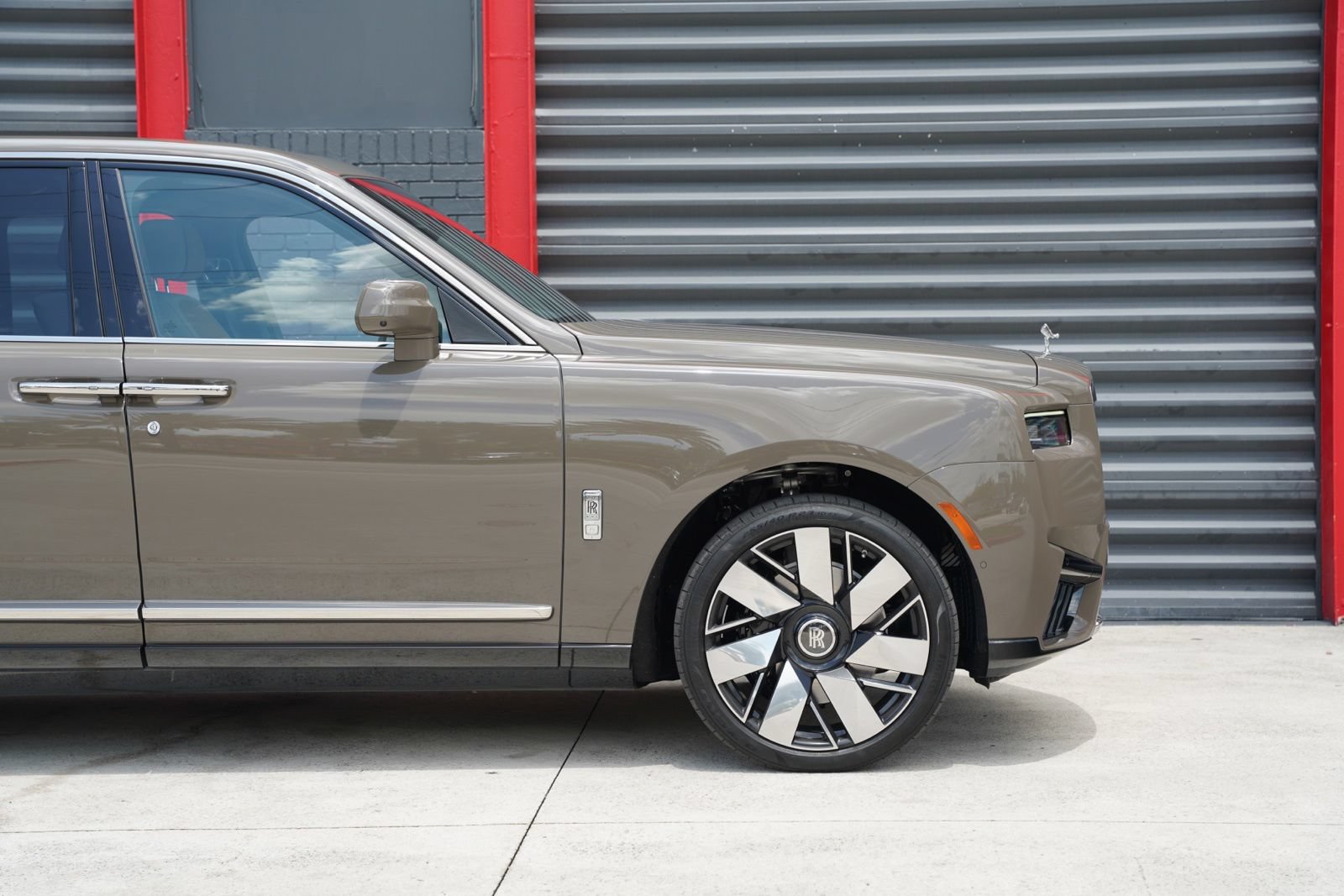 Used 2025 Rolls-Royce Cullinan AWD/4WD image 13