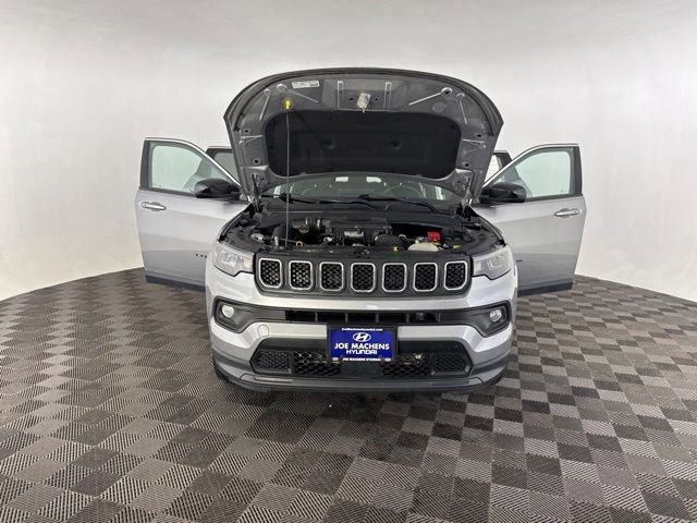 Used 2023 Jeep Compass Latitude image 12