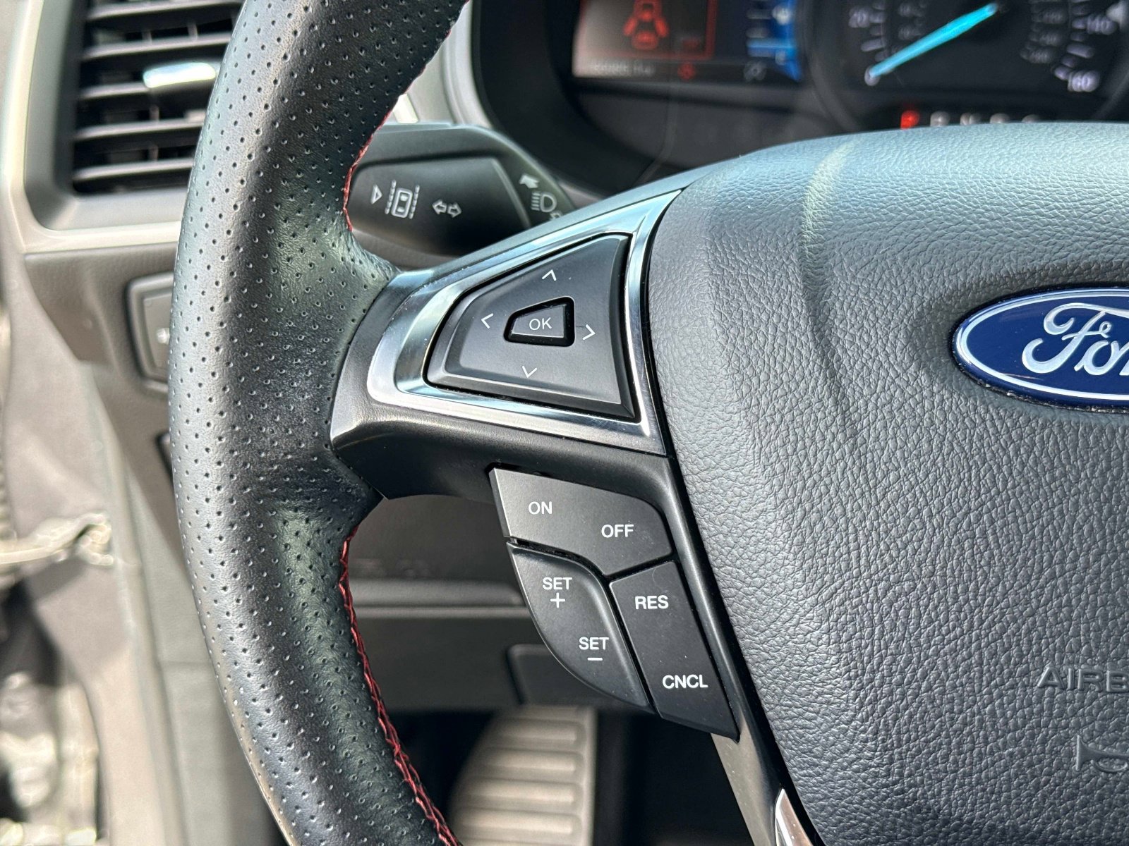 Used 2022 Ford Edge ST-Line AWD/4WD image 32