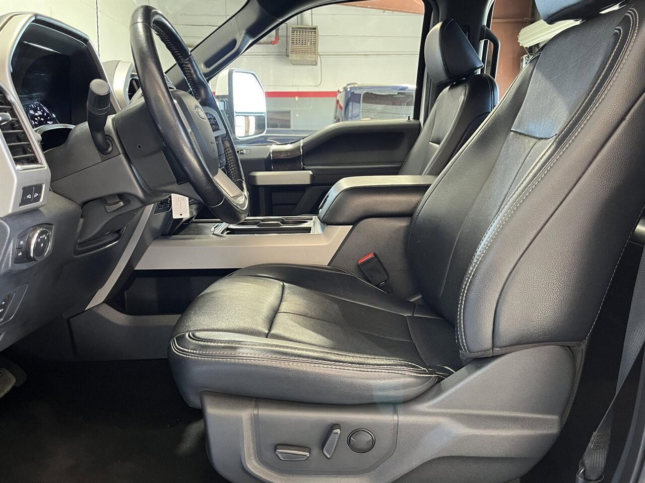 Used 2022 Ford F250 Lariat w/ Lariat Value Package image 16