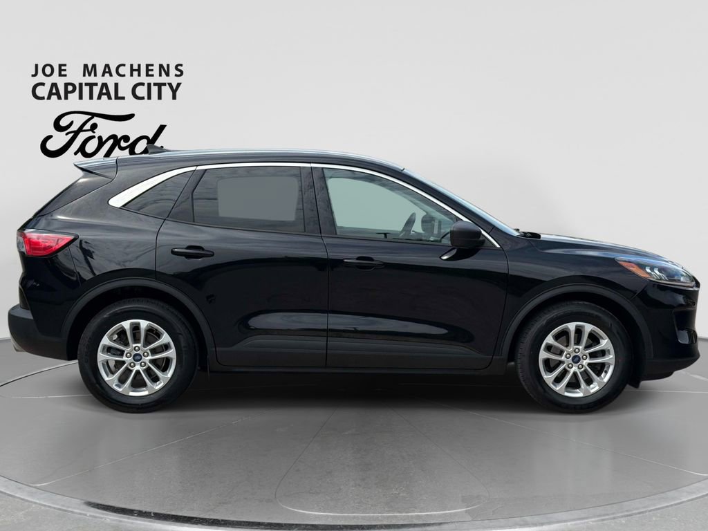 Used 2022 Ford Escape SE w/ Cold Weather Package FWD image 3
