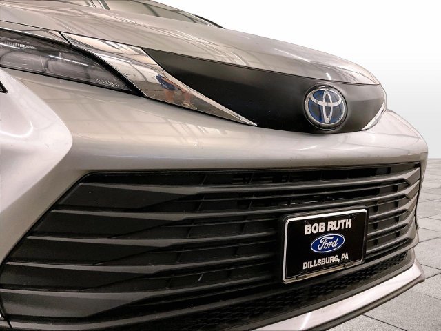 Used 2025 Toyota Sienna LE FWD image 30