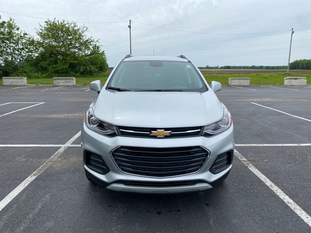 Used 2022 Chevrolet Trax LT w/ LT Convenience Package AWD/4WD image 2