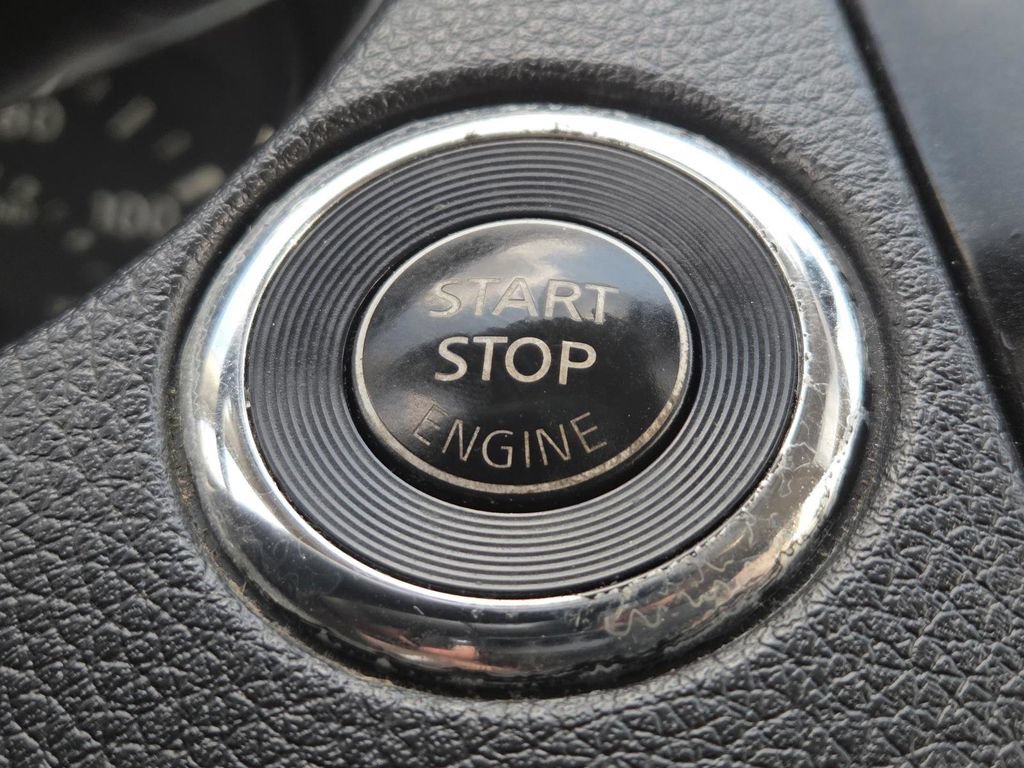 Used 2020 Nissan Rogue SV FWD image 30