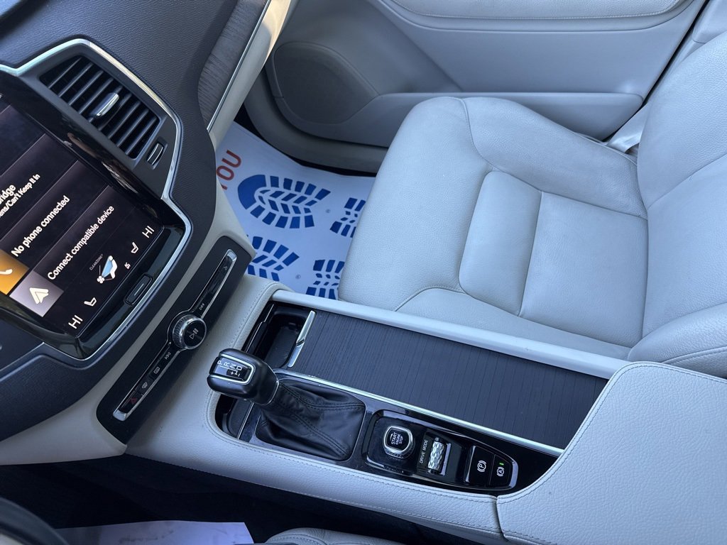 Used 2020 Volvo XC90 T5 Momentum w/ Protection Package image 33