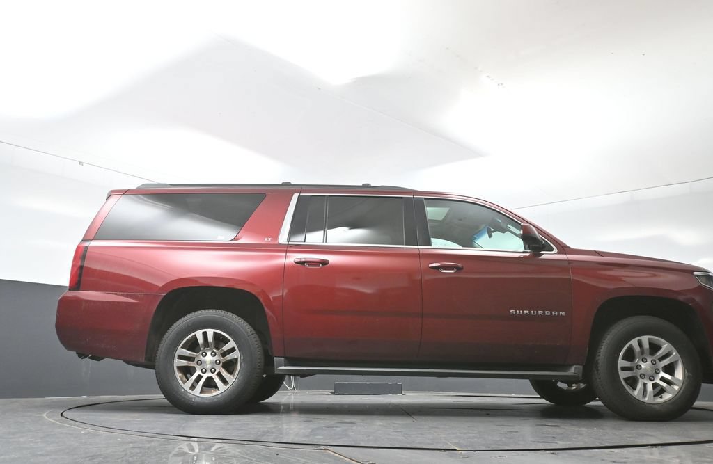 Used 2016 Chevrolet Suburban LT w/ Luxury Package AWD/4WD image 18