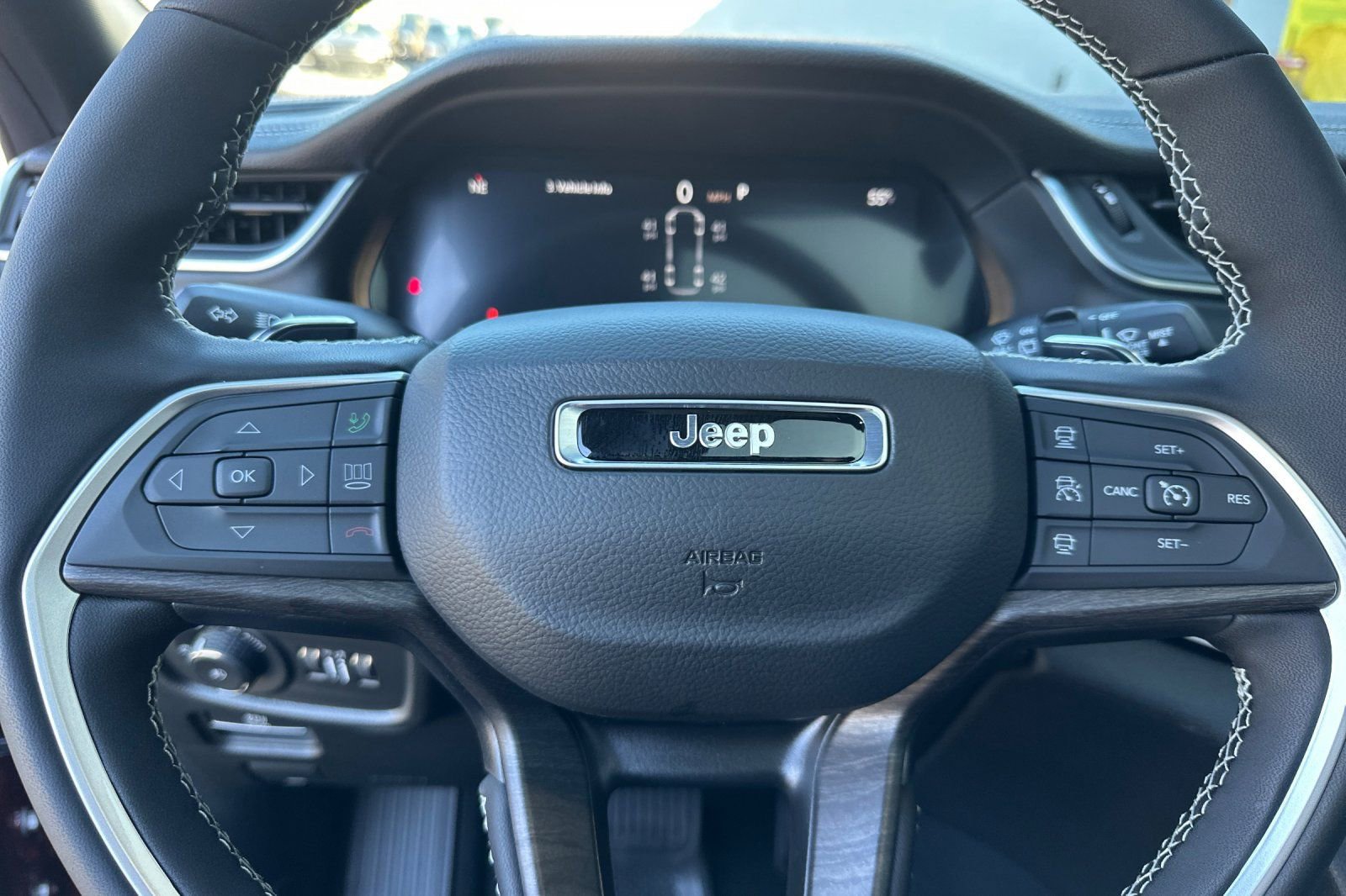 New 2025 Jeep Grand Cherokee L Limited w/ Trailer Tow Package image 30